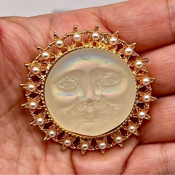 288. Vintage Celestial Luminous Iridescent Glass Face Faux Pearl Brooch Pendant - Picture 11 of 11